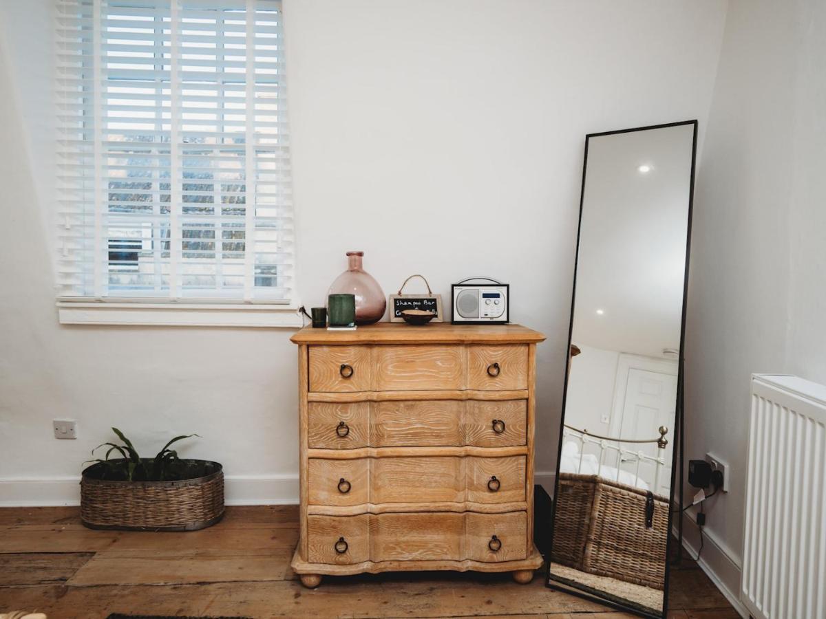 Pass The Keys Stylish 2 Bed Eco Flat In The Heart Of Bath Apartment Exterior photo