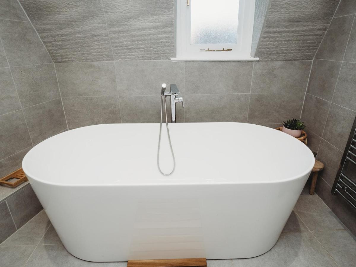 Pass The Keys Stylish 2 Bed Eco Flat In The Heart Of Bath Apartment Exterior photo